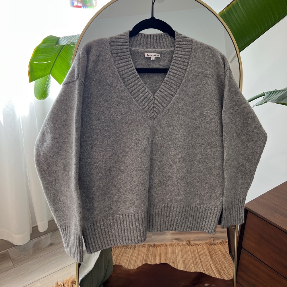 Reformation Jadey Cashmere Oversized V-neck Sweater